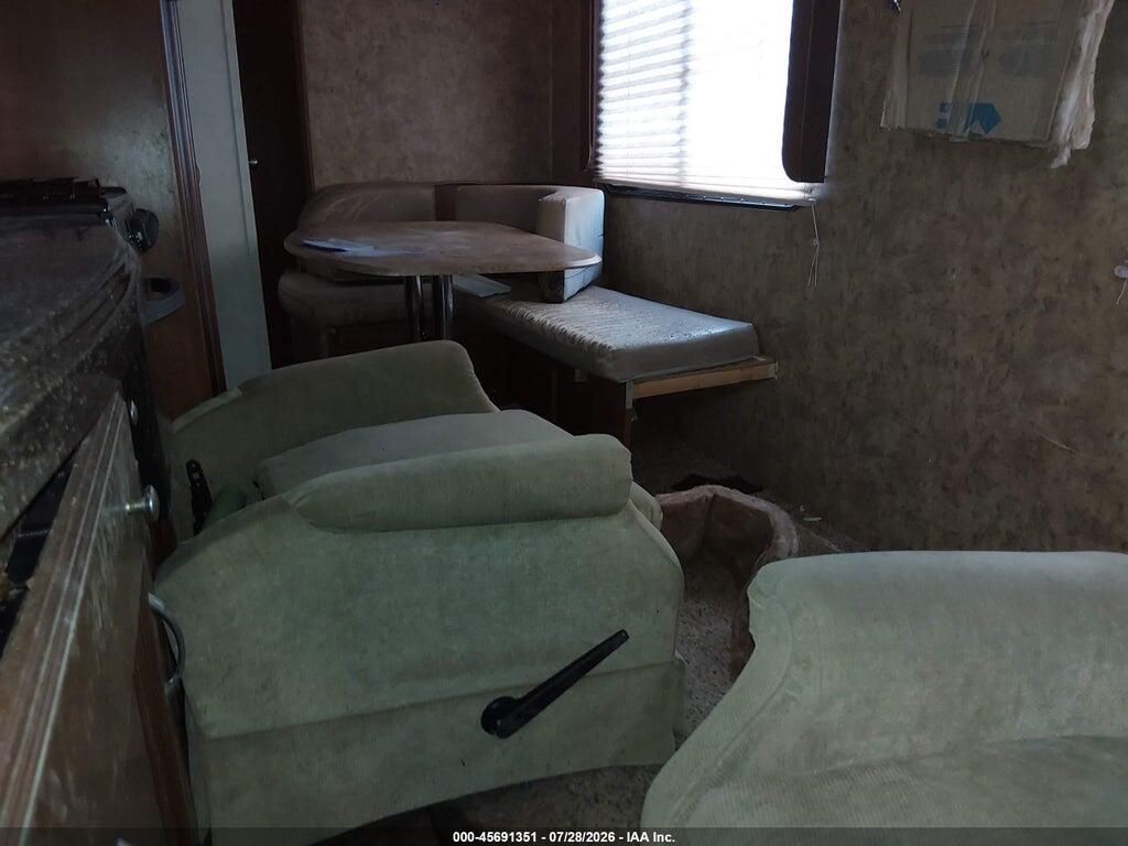 5ZT2FEWB8DA008388 2013 COACHMEN FREEDOM EXPRESS photo no. 5