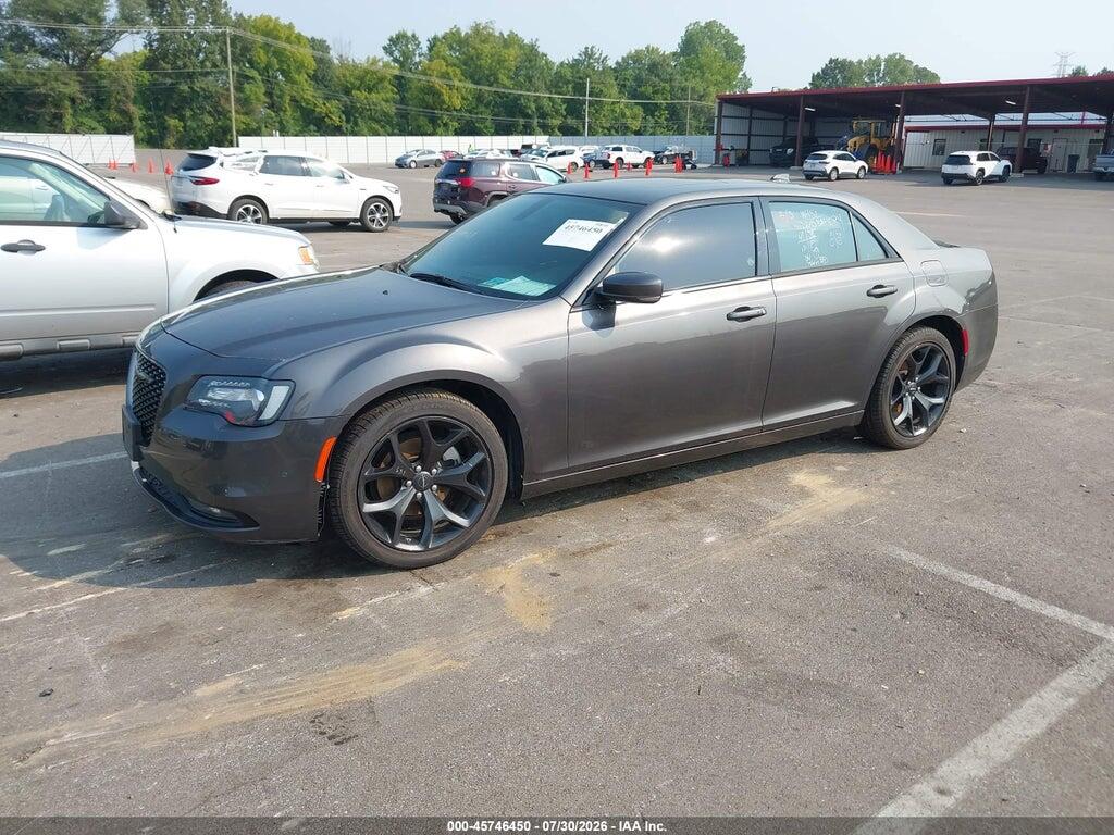 2C3CCABG1PH537605 2023 CHRYSLER 300 photo no. 2