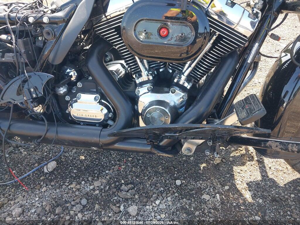 1HD1FHM11AB672271 2010 HARLEY-DAVIDSON FLHP photo no. 8