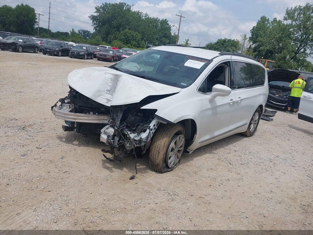 2C4RC1BG5HR656565 2017 CHRYSLER PACIFICA photo no. 2