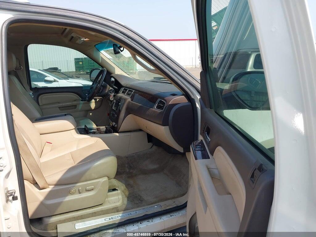 1GKS2MEF4BR299843 2011 GMC YUKON XL 1500 photo no. 5