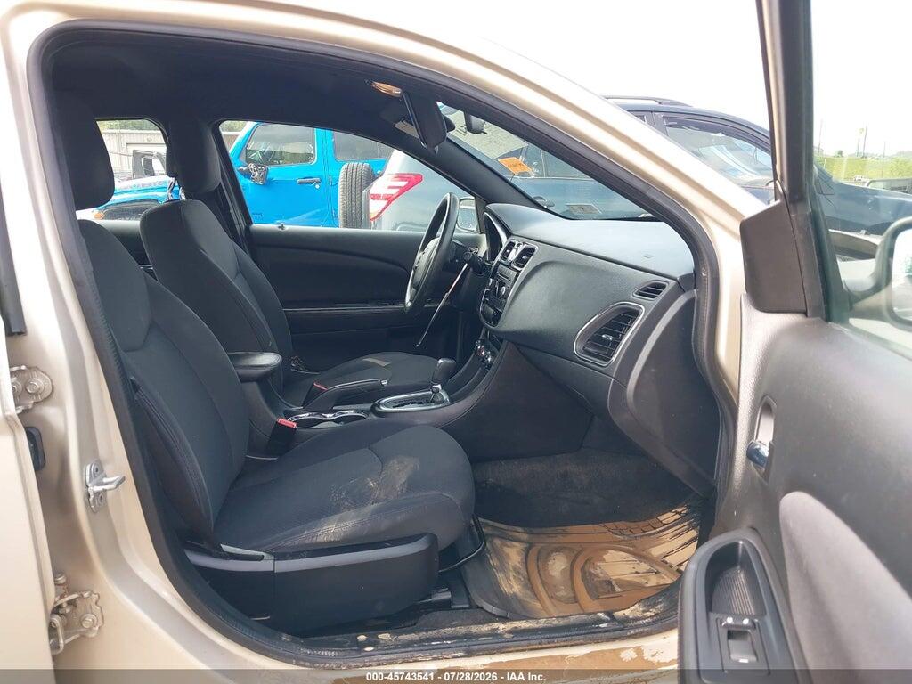 1C3CCBAB7EN123633 2014 CHRYSLER 200 photo no. 5