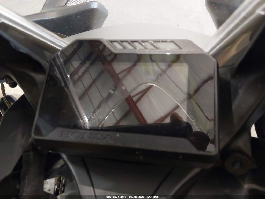 JH2SC7755TK900306 2026 HONDA CBR1000 photo no. 7