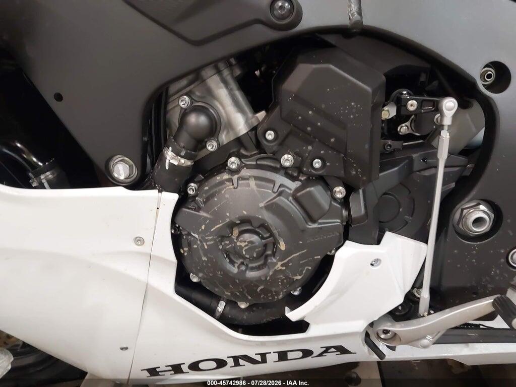 JH2SC7755TK900306 2026 HONDA CBR1000 photo no. 9