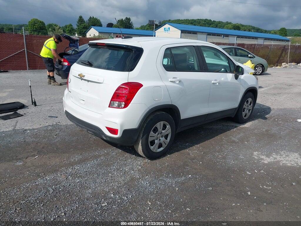 KL7CJKSB3JB703583 2018 CHEVROLET TRAX photo no. 4