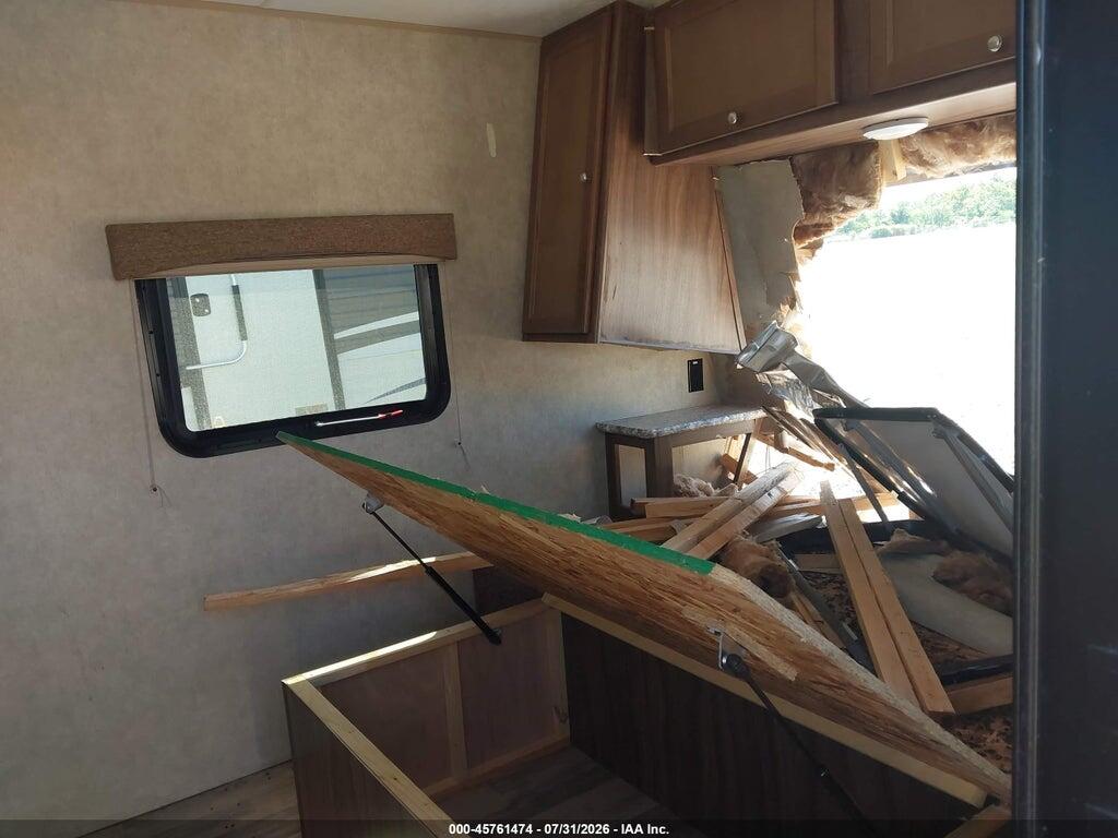 5ZT2CWFC0JJ117916 2018 COLEMAN CLIPPER photo no. 5