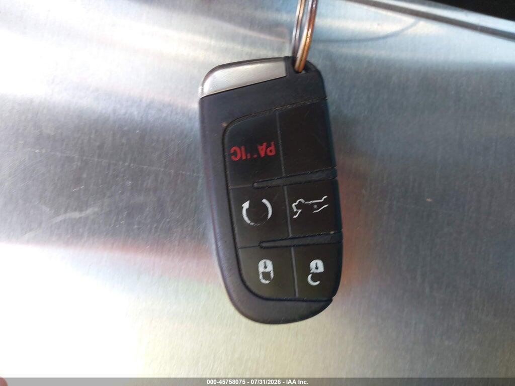 2C3CDZFJ8JH300697 2018 DODGE CHALLENGER photo no. 11