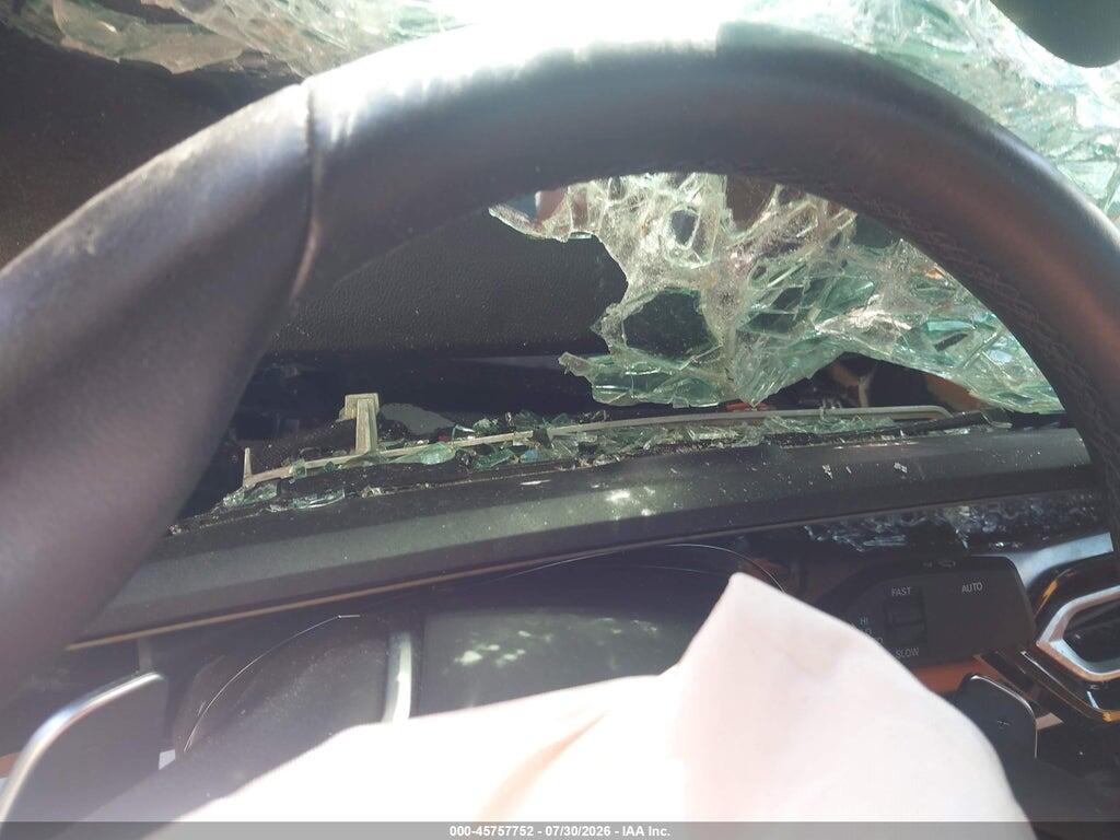 3MW69FF01R8E02068 2024 BMW 330I photo no. 7