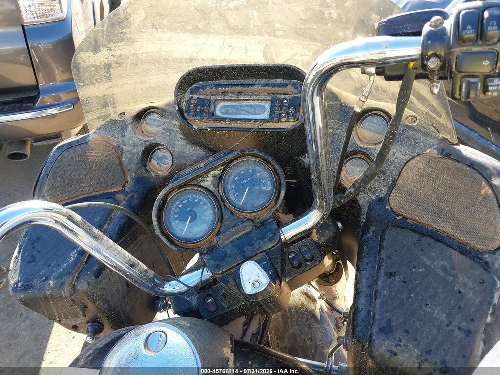 1HD1KGM18BB665373 2011 HARLEY-DAVIDSON FLTRU photo no. 12