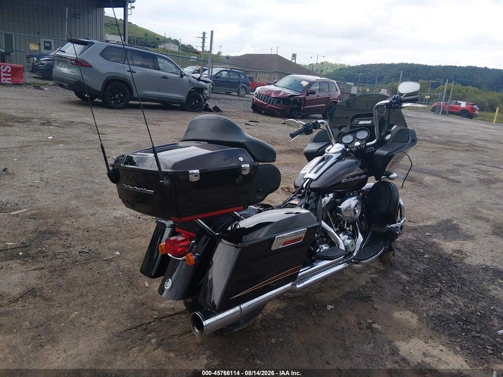 1HD1KGM18BB665373 2011 HARLEY-DAVIDSON FLTRU photo no. 4