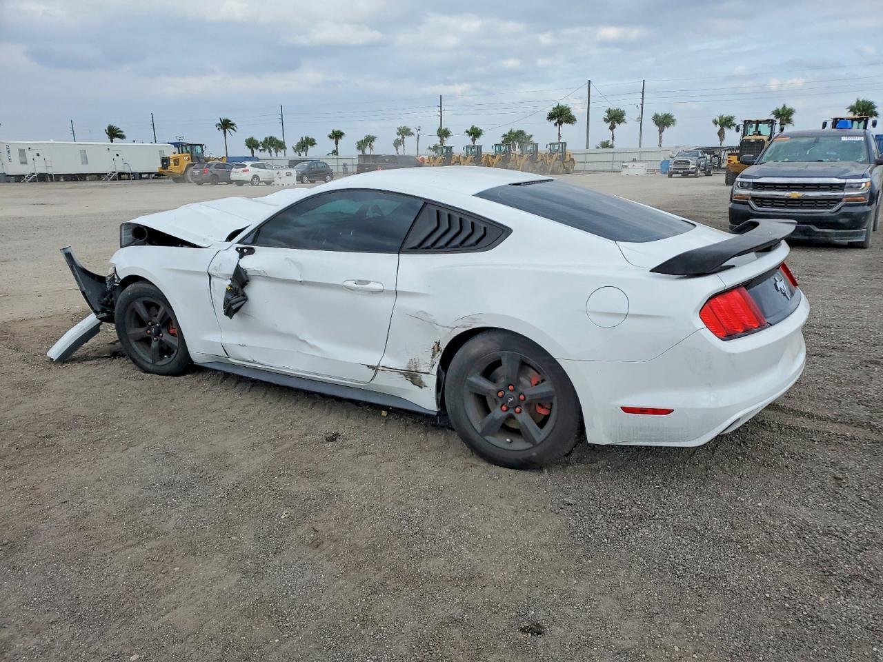 2017 FORD MUSTANG — Фото 2 из 13