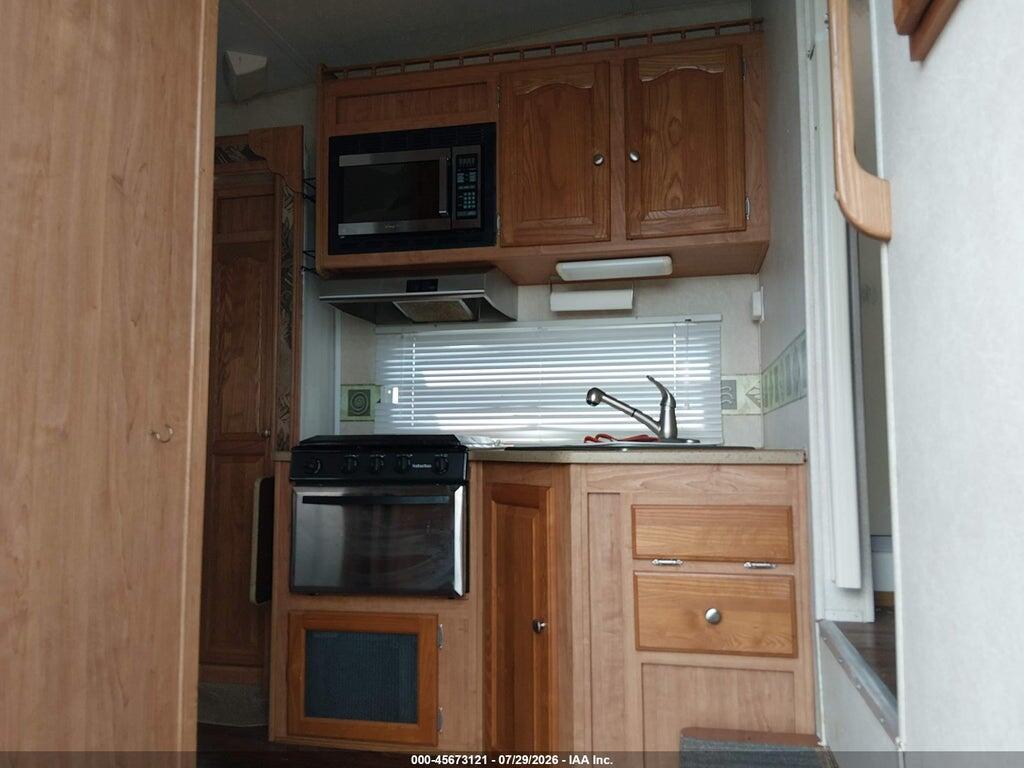 4X4FFLB2X91827305 2009 FLAGSTAFF BY FOREST CLASSIC SUPER LITE 8 photo no. 5