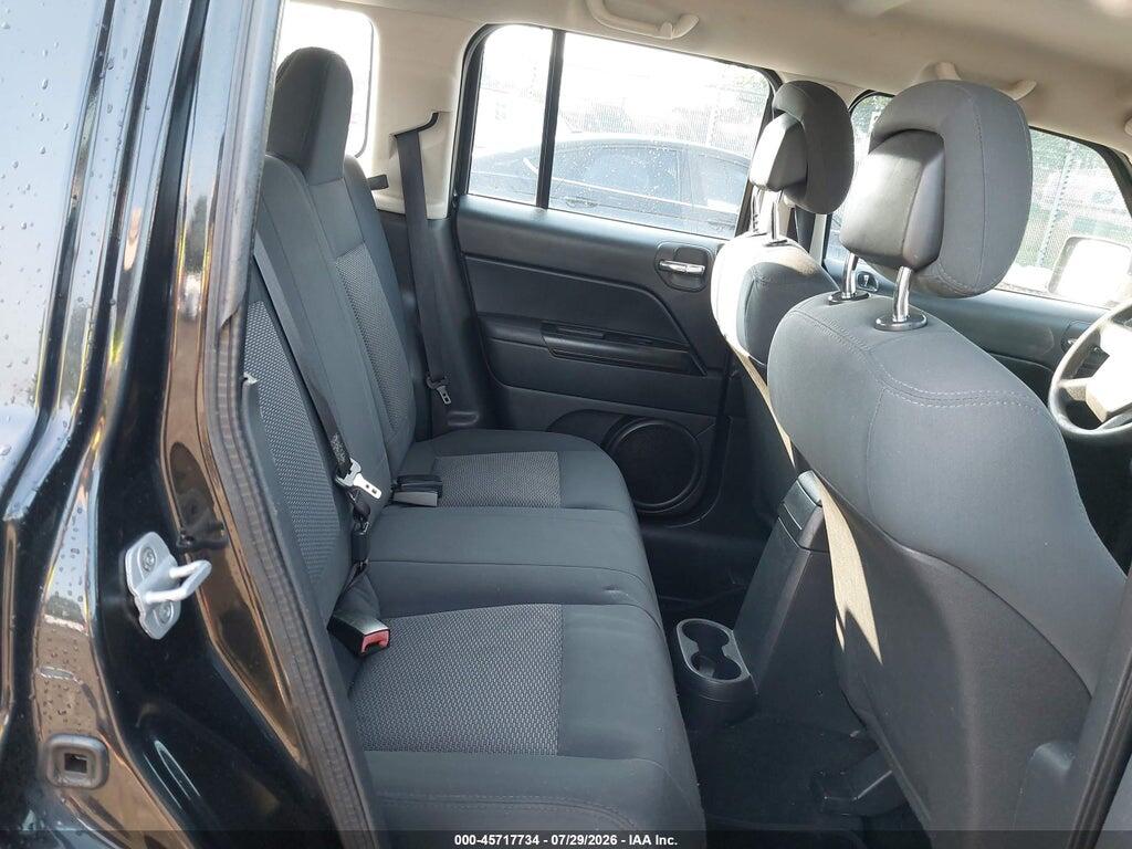 1J4NF2GB0AD658199 2010 JEEP PATRIOT photo no. 8