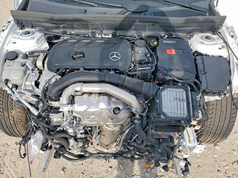 2025 MERCEDES-BENZ GLB 250 4MATIC — Фото 12 из 13