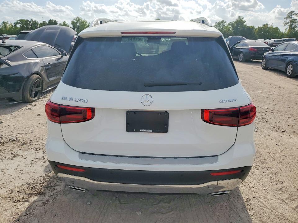 2025 MERCEDES-BENZ GLB 250 4MATIC — Фото 6 из 13