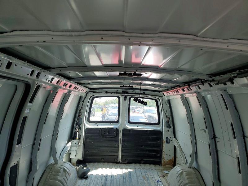 2017 GMC SAVANA G2500 — Фото 10 из 13