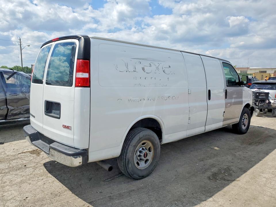 2017 GMC SAVANA G2500 — Фото 3 из 13