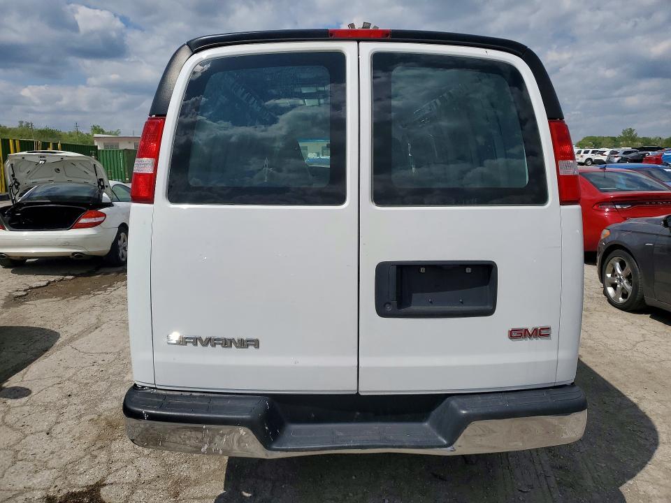 2017 GMC SAVANA G2500 — Фото 6 из 13