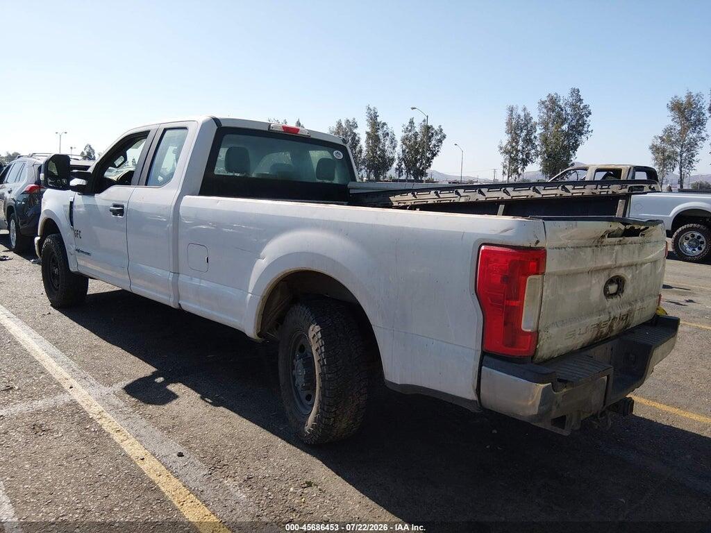 1FT7X2AT6HEF39087 2017 FORD F-250 photo no. 3