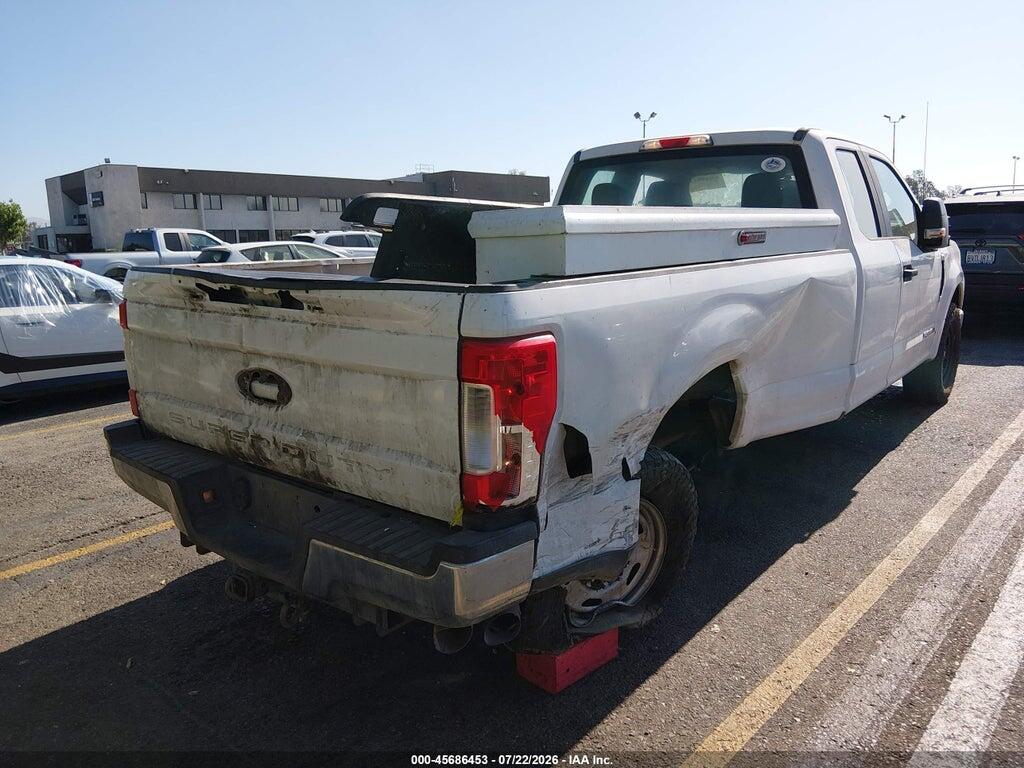 1FT7X2AT6HEF39087 2017 FORD F-250 photo no. 4