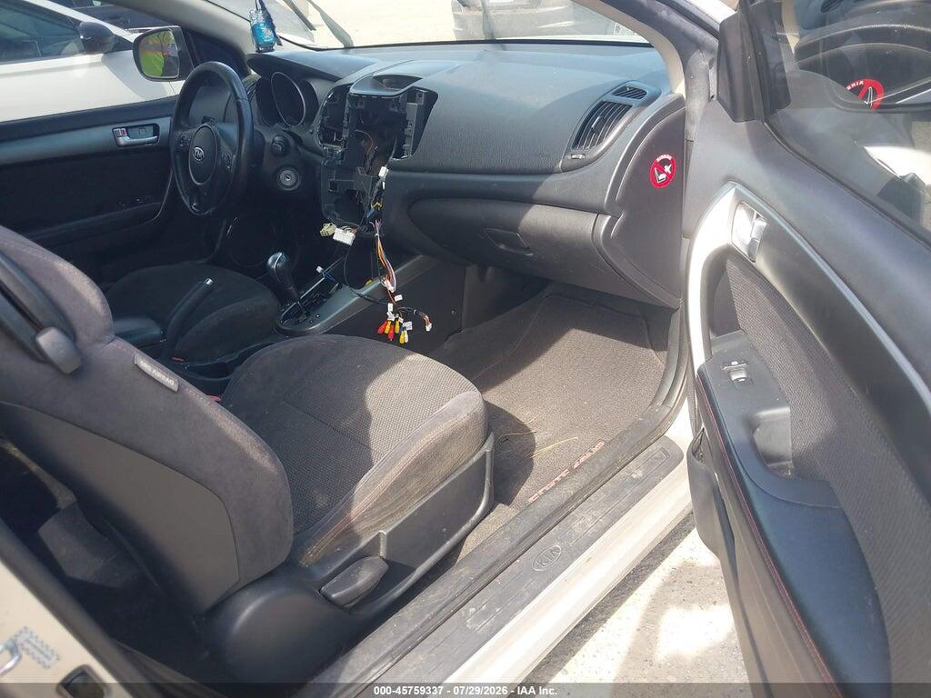 KNAFW6A30A5246035 2010 KIA FORTE KOUP photo no. 5
