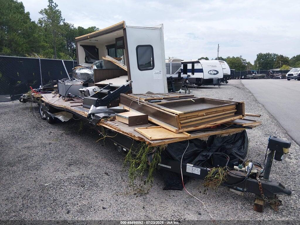 4X4TSMG21J8064065 2018 FOREST RIVER SALEM photo no. 1