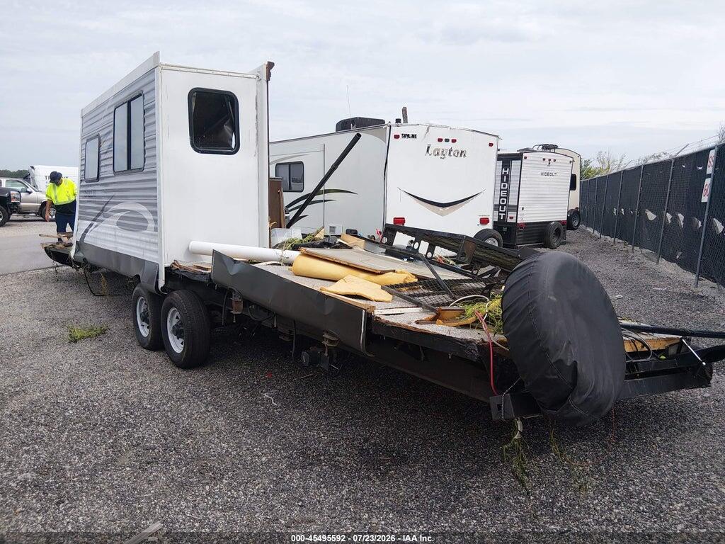4X4TSMG21J8064065 2018 FOREST RIVER SALEM photo no. 3