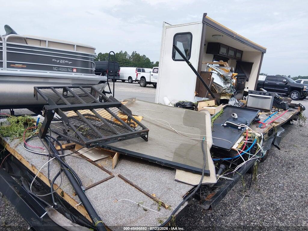 4X4TSMG21J8064065 2018 FOREST RIVER SALEM photo no. 6