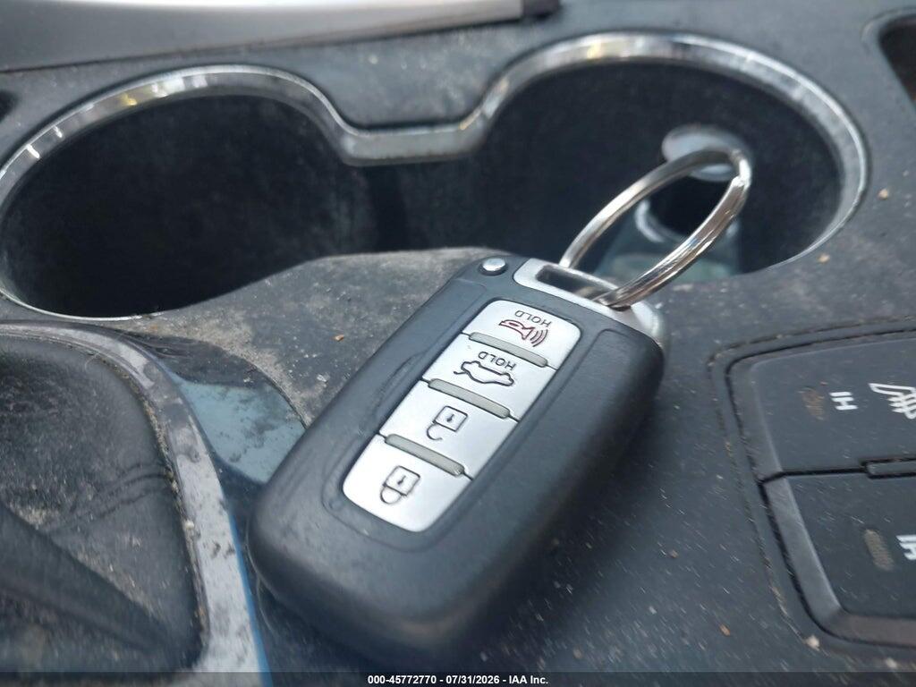 5NPEC4AB1BH303394 2011 HYUNDAI SONATA photo no. 11
