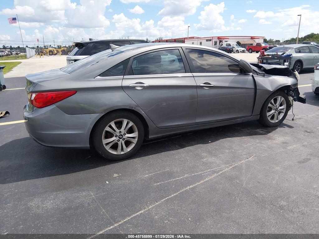 5NPEC4AC0BH268940 2011 HYUNDAI SONATA photo no. 4