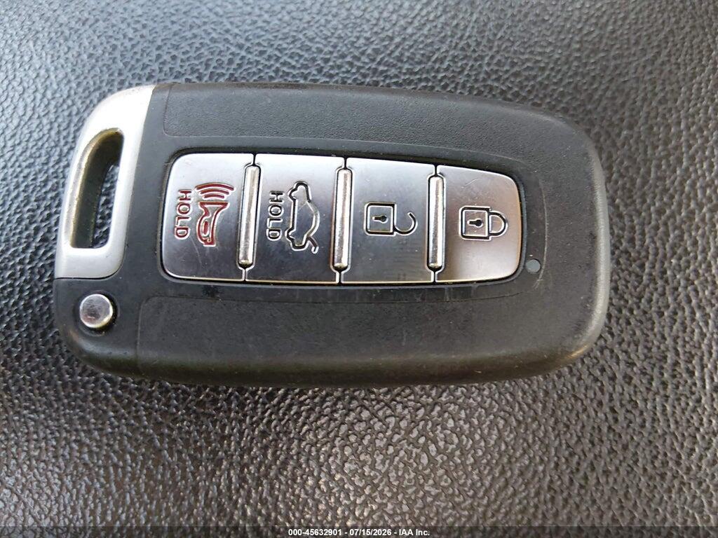 5NPEC4AC7BH045973 2011 HYUNDAI SONATA photo no. 11