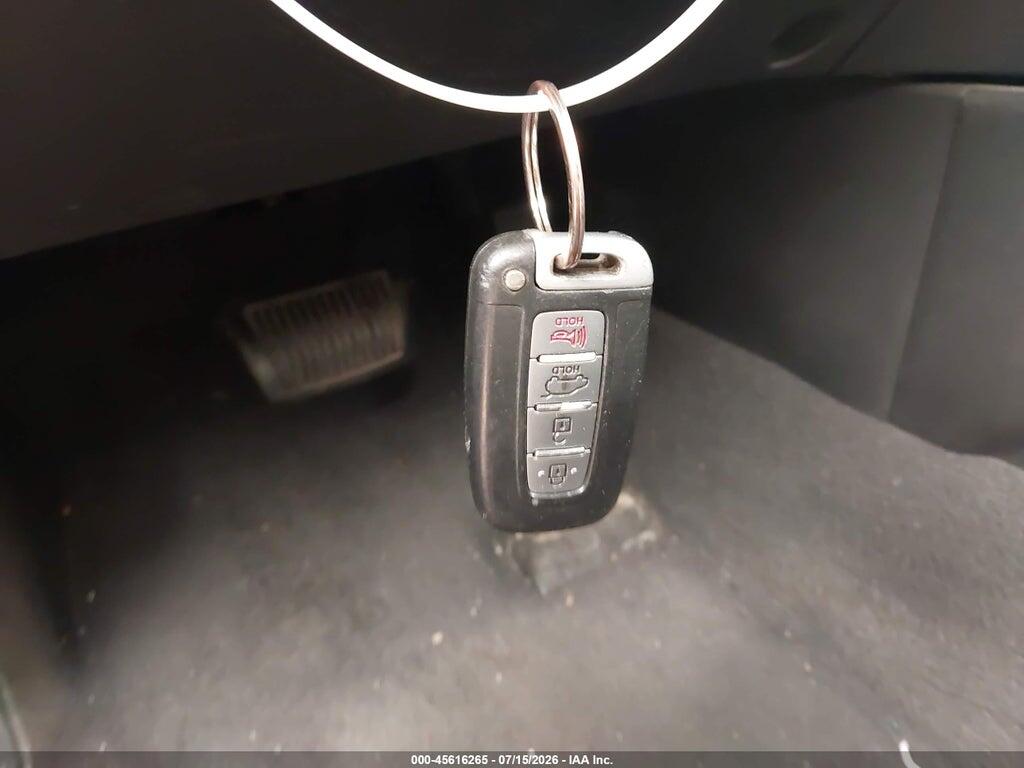5NPEC4AC6BH177347 2011 HYUNDAI SONATA photo no. 11