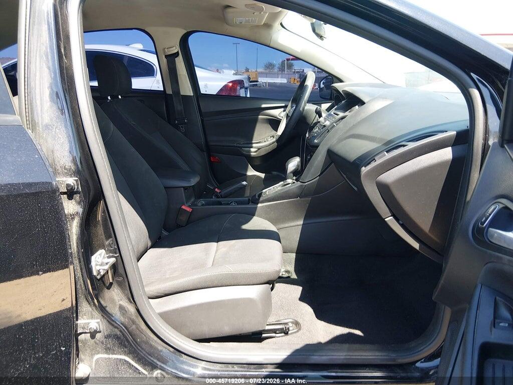 1FADP3F21HL279367 2017 FORD FOCUS photo no. 5