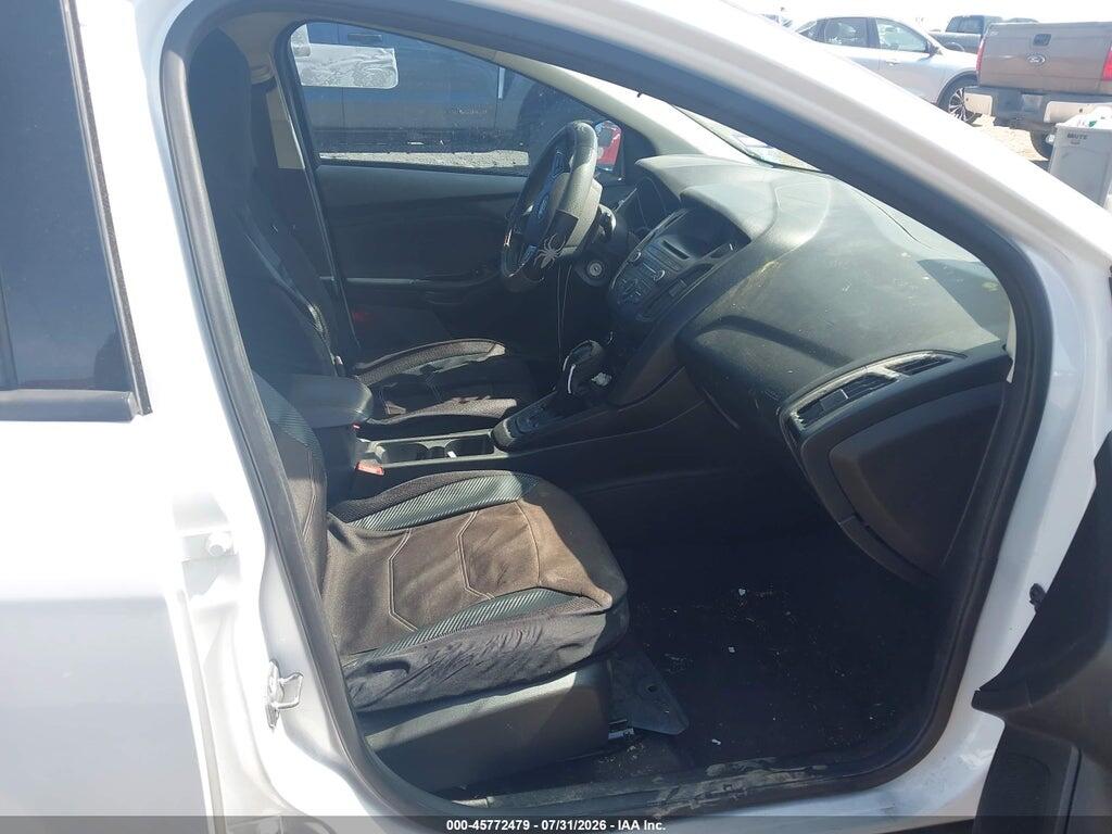 1FADP3K29HL246610 2017 FORD FOCUS photo no. 5
