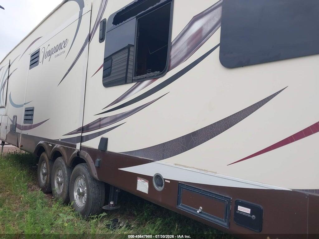 4X4FVGR30GR500452 2016 FOREST RIVER VENGEANCE TOURING TO photo no. 3