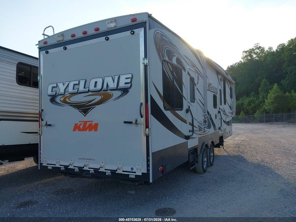 5SFCG3692CE242745 2012 CYCLONE TRAVEL TRLR photo no. 4