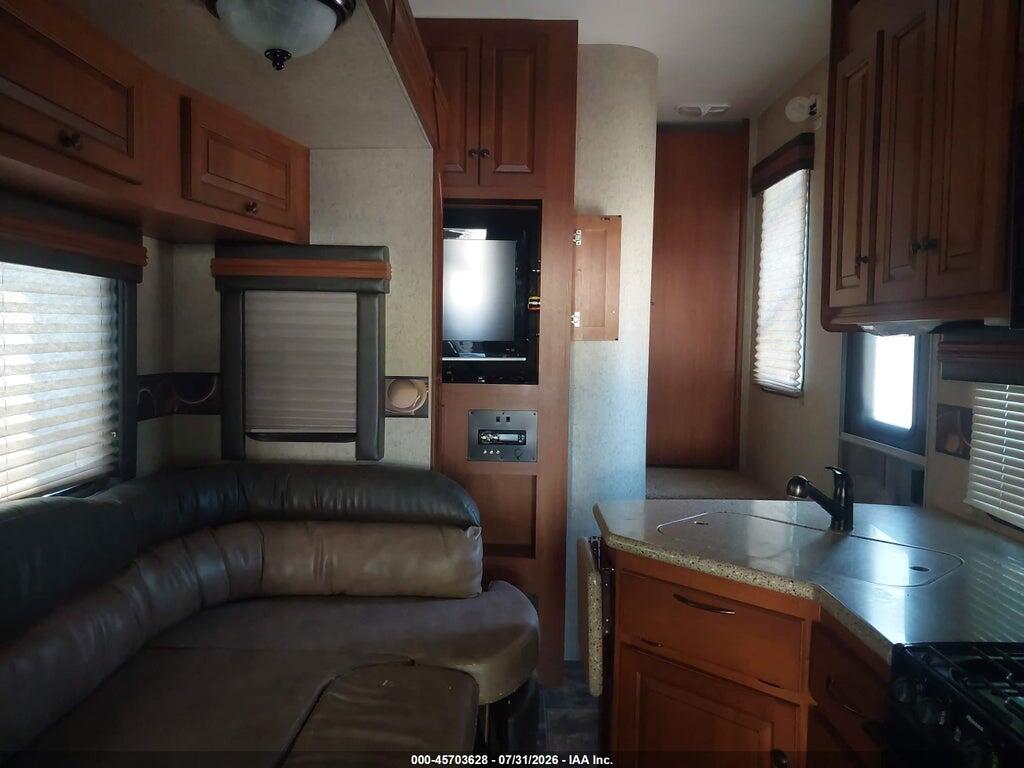 5SFCG3692CE242745 2012 CYCLONE TRAVEL TRLR photo no. 5