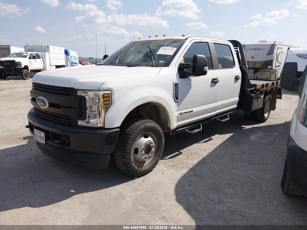 1FD8W3HT3KEE23660 2019 FORD F-350 CHASSIS photo no. 2
