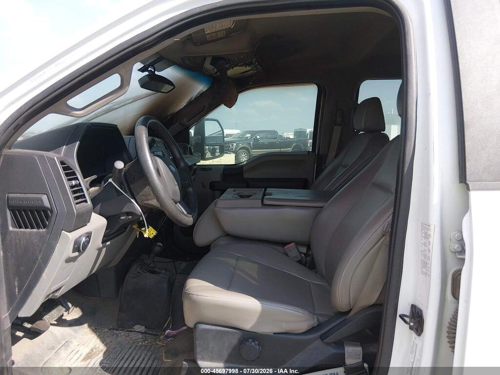 1FD8W3HT3KEE23660 2019 FORD F-350 CHASSIS photo no. 5