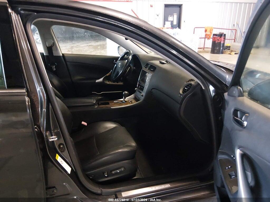 JTHCF5C22A5039021 2010 LEXUS IS 250 photo no. 5