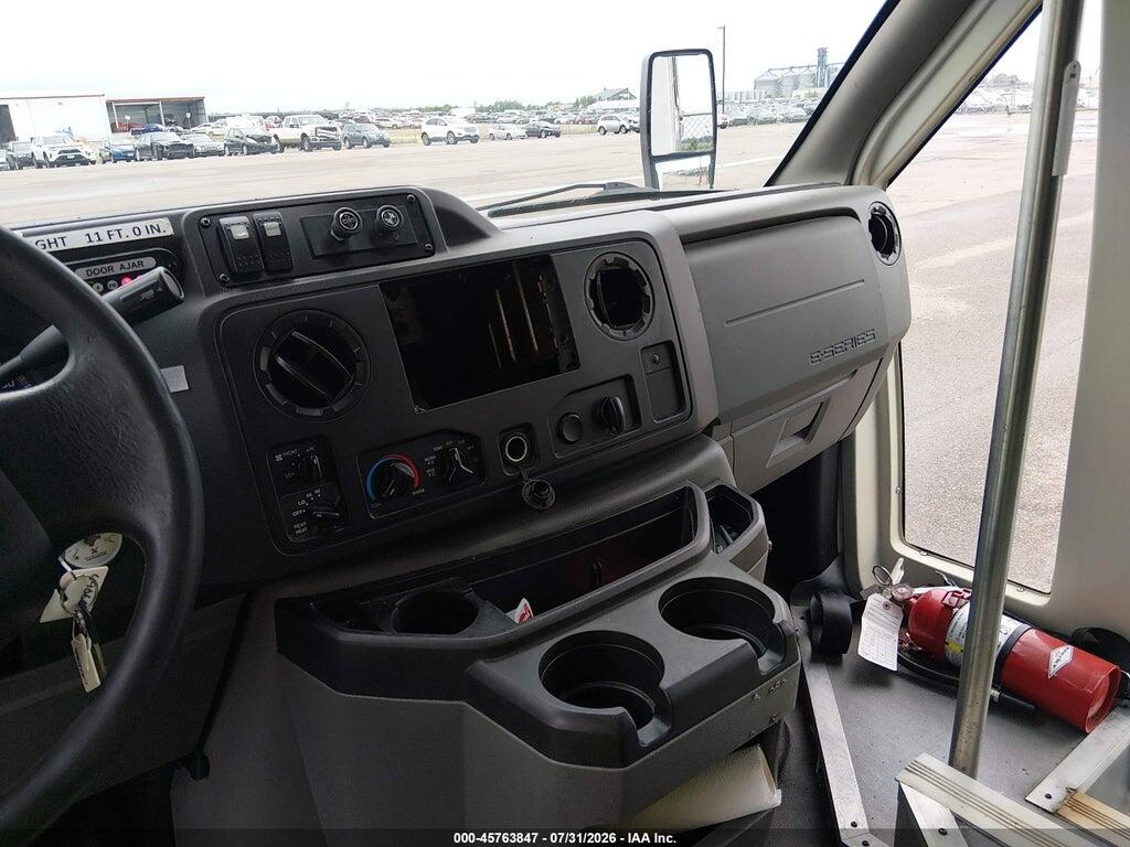 1FDFE4FS4JDC34630 2018 FORD E-450 CUTAWAY photo no. 6