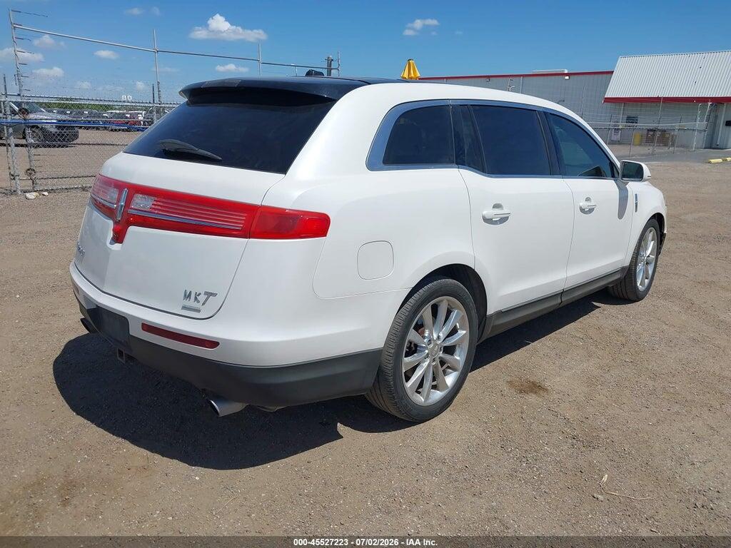2LMHJ5AT4ABJ03685 2010 LINCOLN MKT photo no. 4