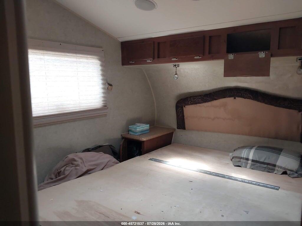 4X4FRLD2XD1846384 2013 FOREST RIVER ROCKWOOD SIGNATURE ULTRA LITE 5TH WHL TRAVEL TRAILER photo no. 8