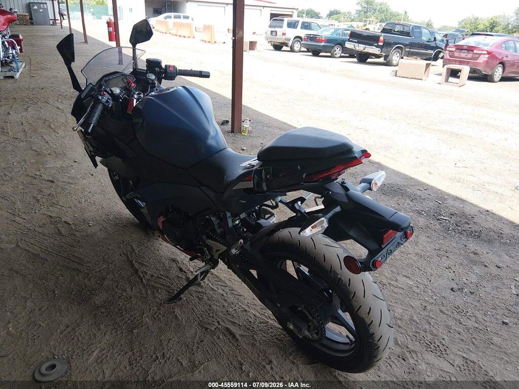ML5EXGG18TDA77086 2026 KAWASAKI EX500 photo no. 3