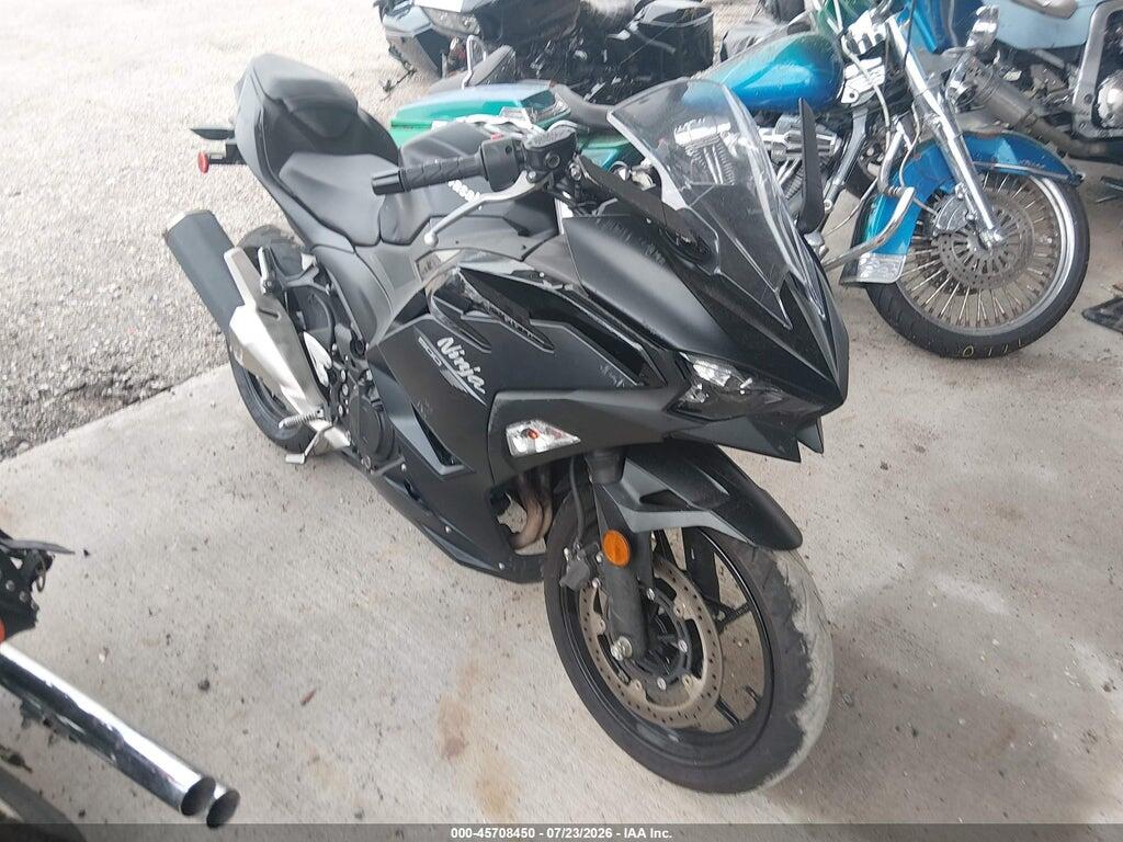 ML5EXGH18TDA73327 2026 KAWASAKI EX500 photo no. 1
