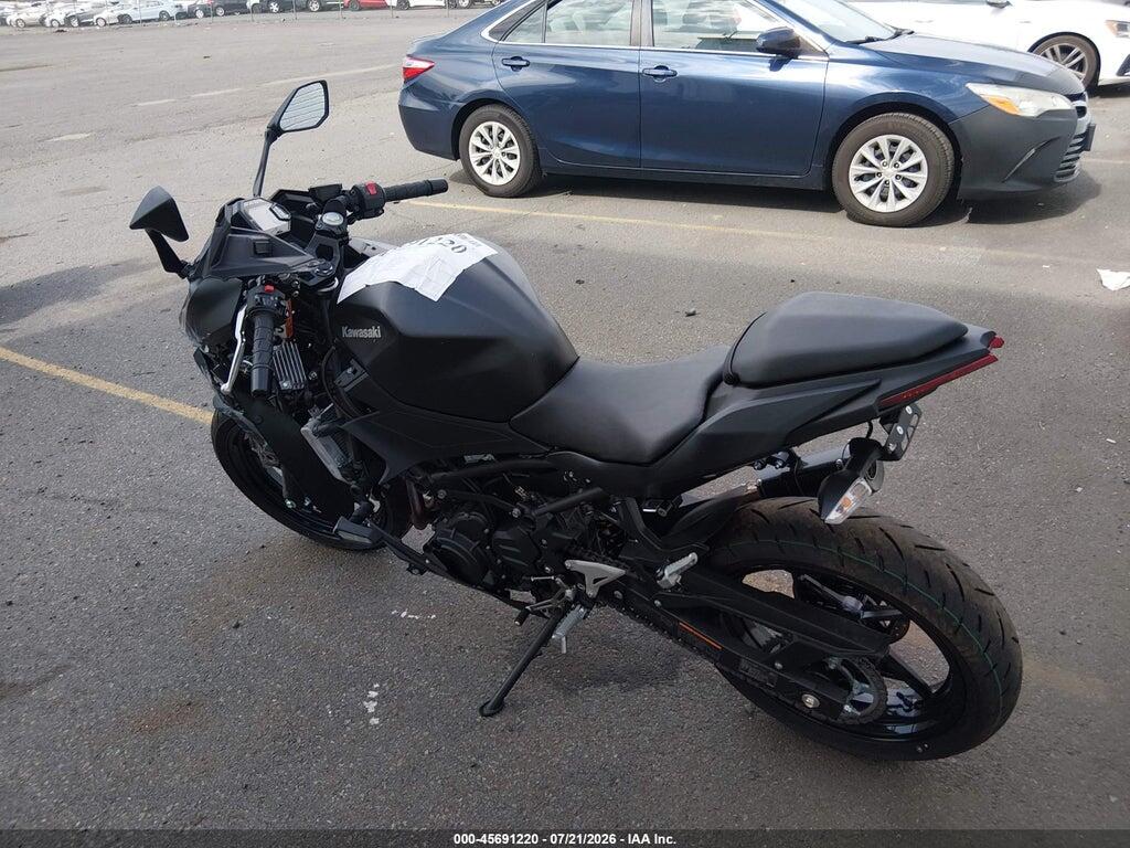 ML5EXGH18TDA73439 2026 KAWASAKI EX500 photo no. 3