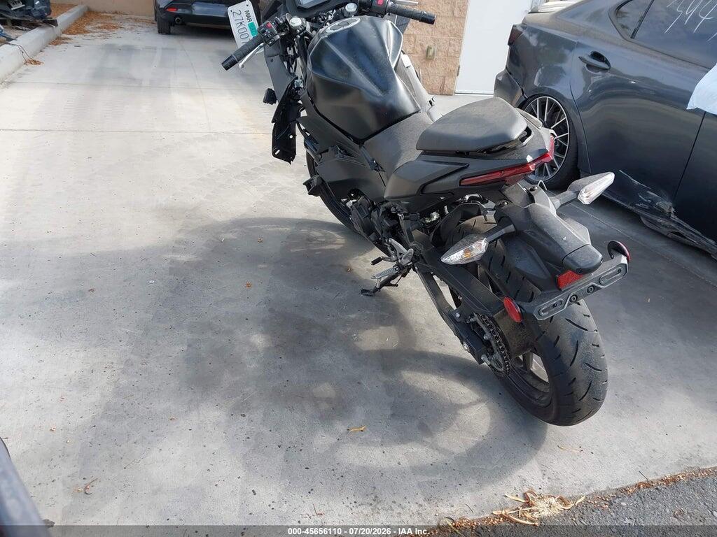 ML5EXGG19TDA95015 2026 KAWASAKI EX500 photo no. 3