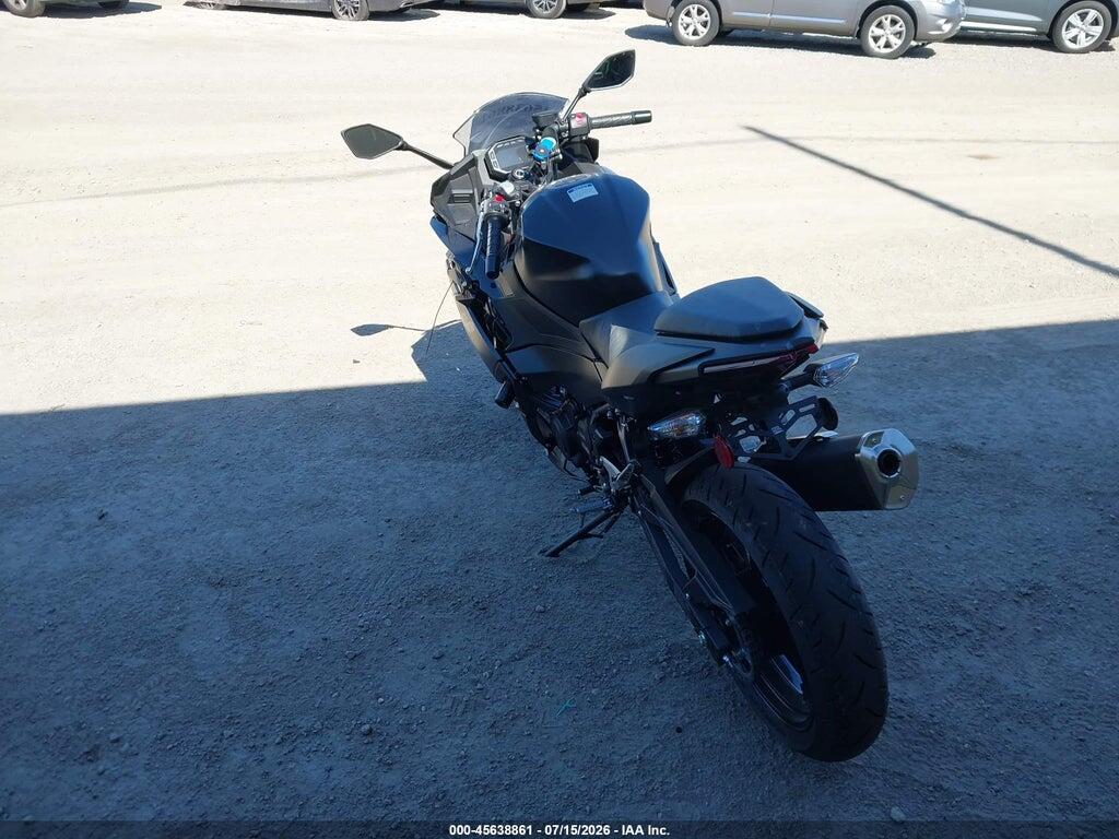 ML5EXGH11TDAA5611 2026 KAWASAKI EX500 photo no. 3