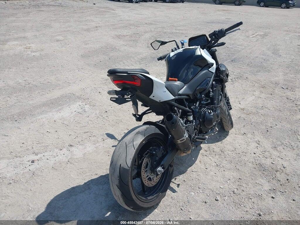 ML5ZRDS17TDA10027 2026 KAWASAKI ZR900 photo no. 4