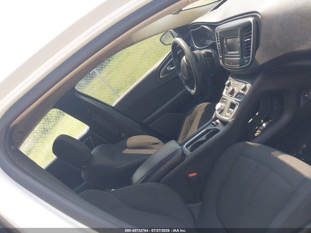 1C3CCCAB1FN715522 2015 CHRYSLER 200 photo no. 5
